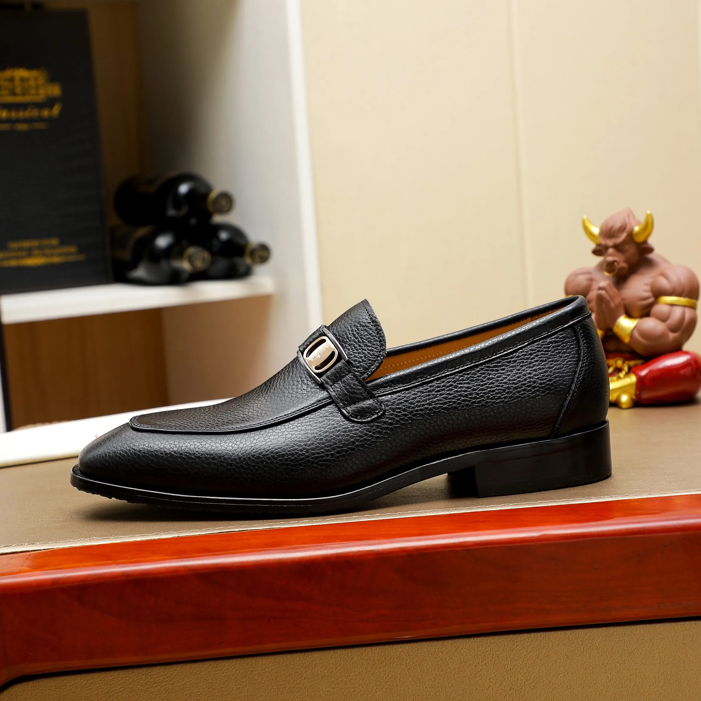 Men's shoes 💰460 🕷🕷🐂【Ferragamo】Ferragamo Popular fashion leather shoes🇨🇳Official website counter 1:1 production, original mold opening💯Good quality can be seen, imported high-end first-layer waxed calfskin, water-dyed🐂leather lining🌿very clear texture, high-quality waterproof, non-slip and wear-resistant outsole🎋high quality and low price, truly handmade🍓2 colors available! Code number 38-44……(45.46.Customized)